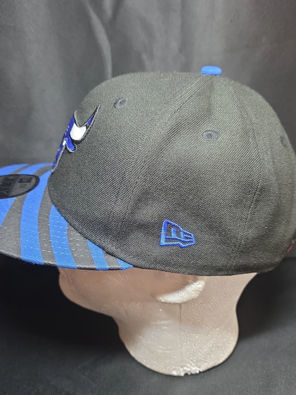 New Era Chicago Bulls Snapback Hat - Black & Blue